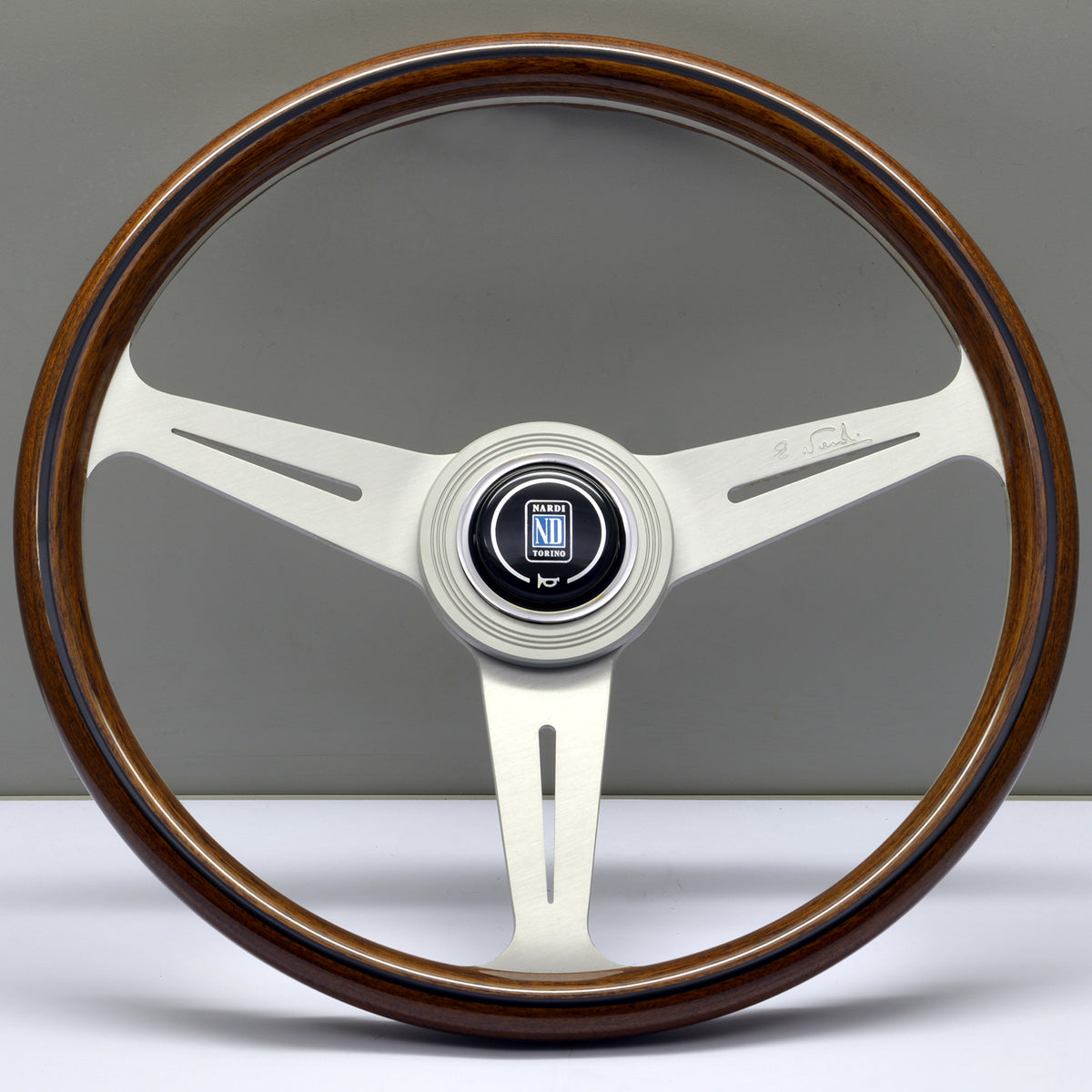 Nardi Classic ND36 Lenkrad, Holz, Satin Speichen, 40 mm Schüsselung (Großer Hub) - The Performance Shop | Your #1 Source for Performance Parts